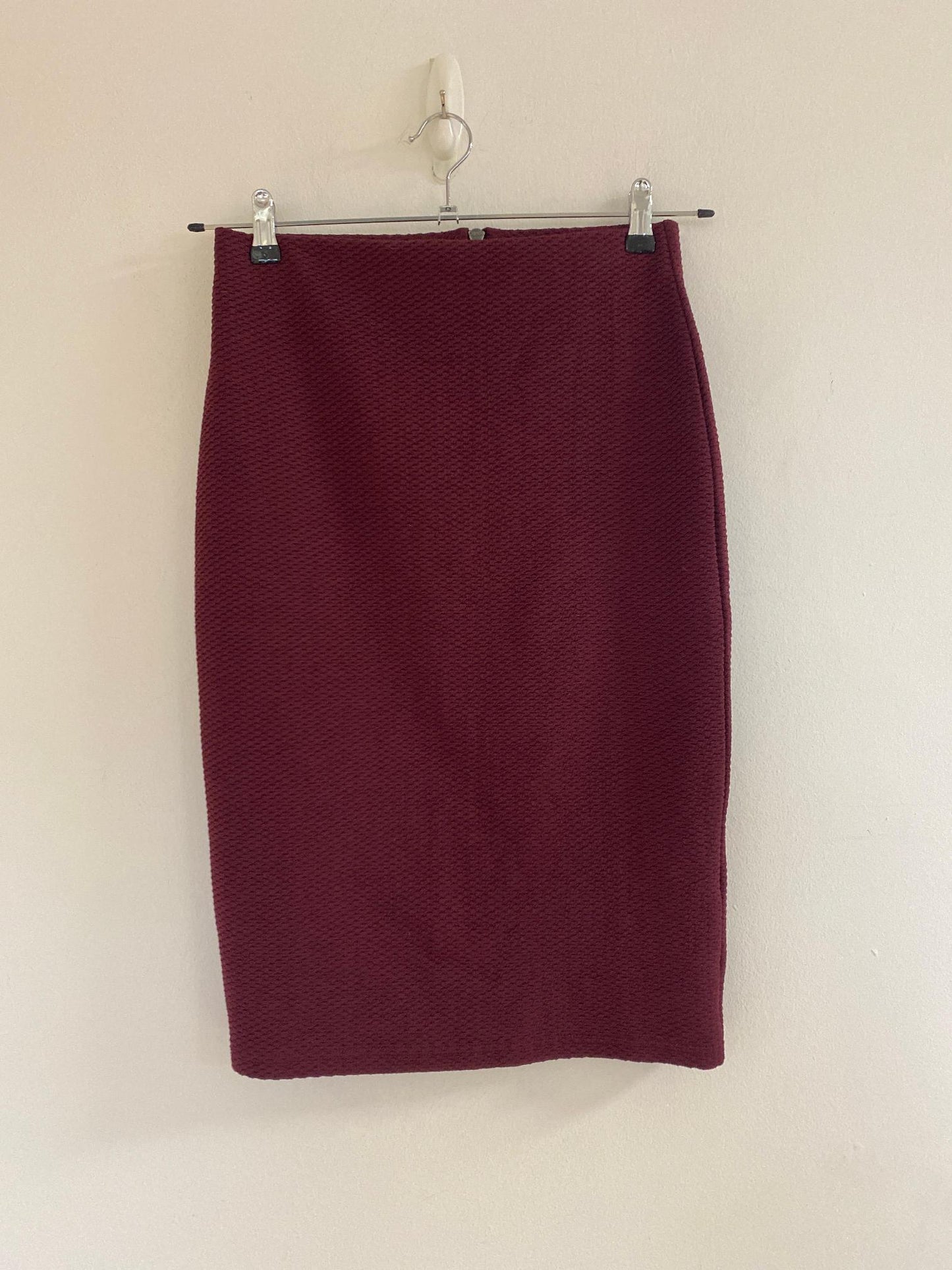 Burgundy knee length Pencil Skirt, New Look, Size 10 (Elastane, Polyester)