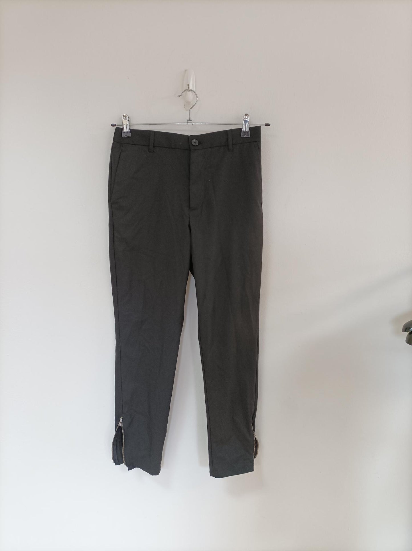 Black high rise skinny cropped trousers with zipper slit detail, Bershka, Size 12 (Viscose, Polyester, Elastane)