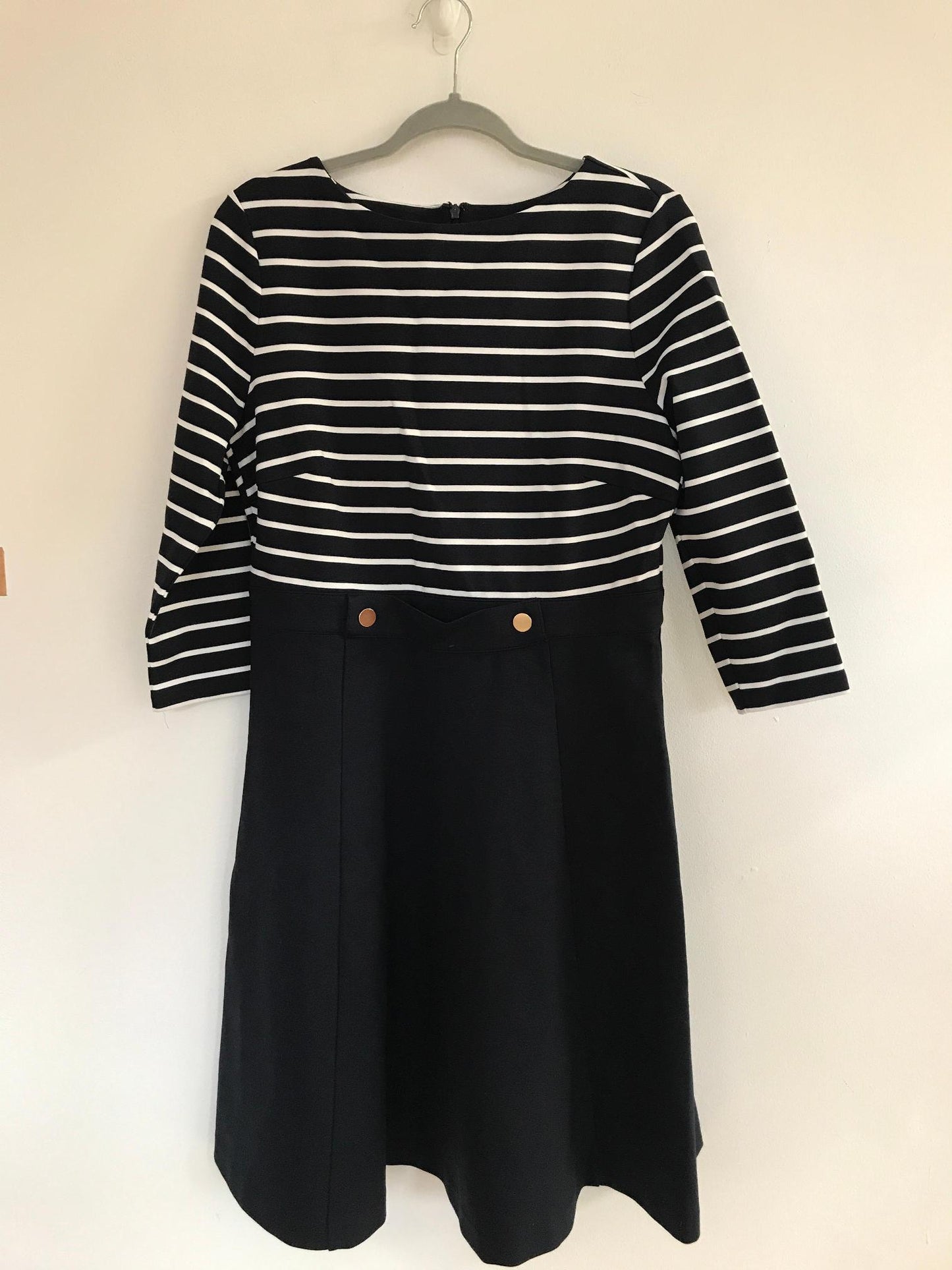Black & White Striped Knee Length Dress w/ Gold Detailing, Hobbs, Size 14 (Viscose, Polyester, Elastane)